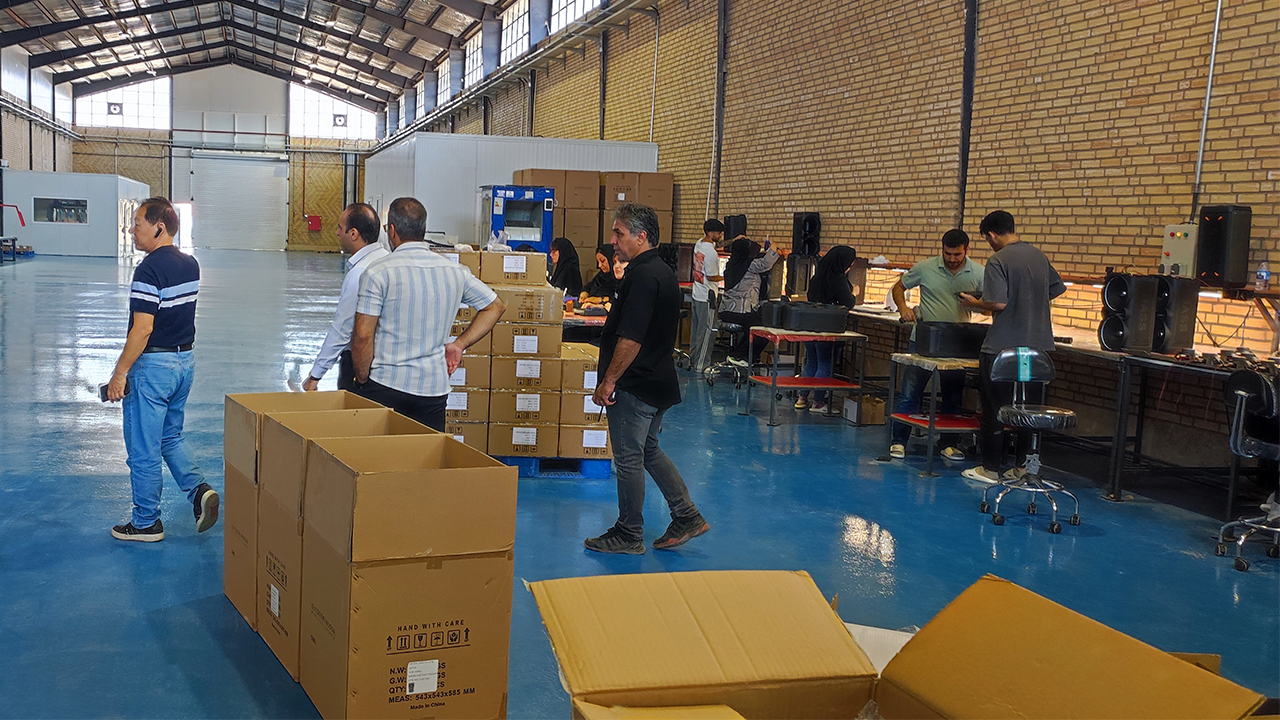 توسعه فناوری دوربینهای هوشمند در ماد امواج آریا با حضور متخصصین بینالمللی تصویر ۸ خطوط تولید دوربینهای هوشمند