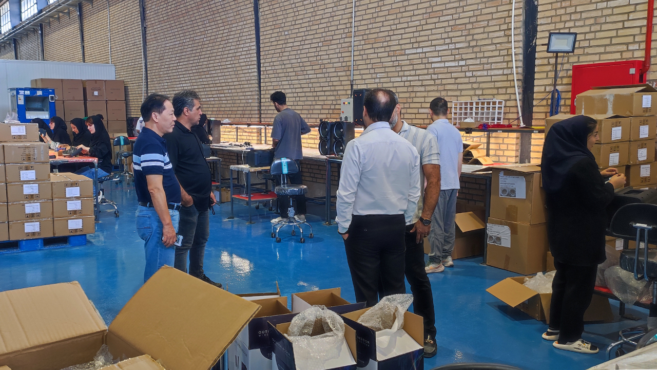 توسعه فناوری دوربینهای هوشمند در ماد امواج آریا با حضور متخصصین بینالمللی تصویر ۷ خطوط تولید دوربینهای هوشمند