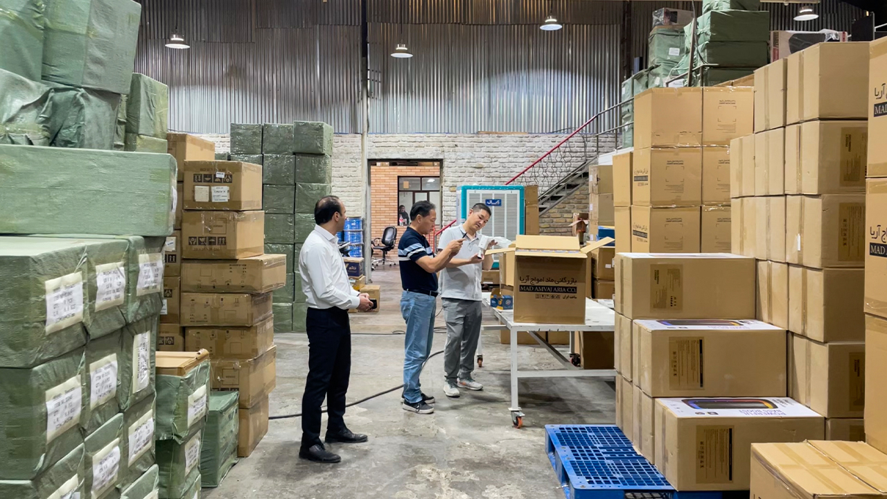 توسعه فناوری دوربینهای هوشمند در ماد امواج آریا با حضور متخصصین بینالمللی تصویر ۲ بازدید متخصصین بینالمللی