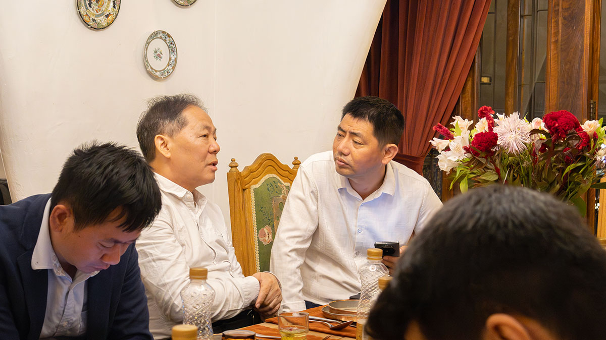 نشست تخصصی مشترک ماد امواج آریا و ریوژن مدیران ارشد در حال گفتوگو